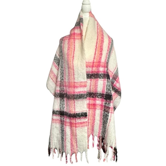 Steve Madden Pink White Plaid Fuzzy Plush Fringed Chunky Long Oversized Scarf - Picture 3 of 5